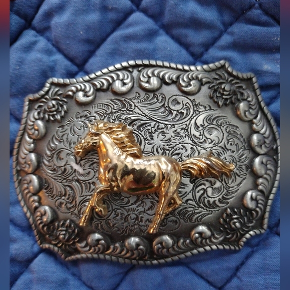 Vintage Style Running Horse Western Belt Buckle also Stock in the US - Picture 2 of 3